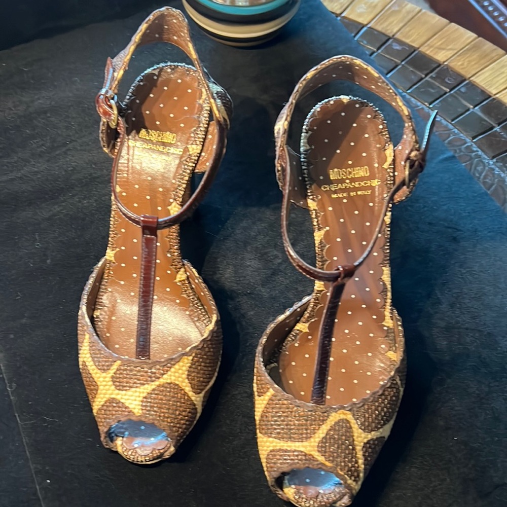 EUC MOSCHINO GIRAFFE 🦒 PRINT PEEPTOE SHOES  SIZE 40 ….9 OR 91/2 …VNTG